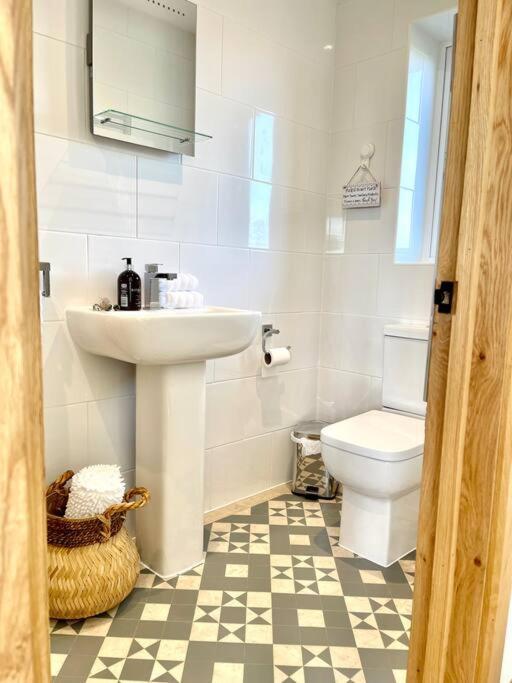 New! Country Boutique Escape . Hot Tub Holiday home Weare Giffard