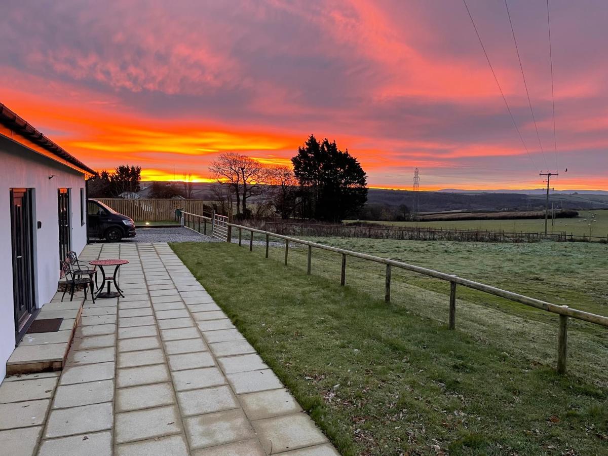 New! Country Boutique Escape . Hot Tub Holiday home *